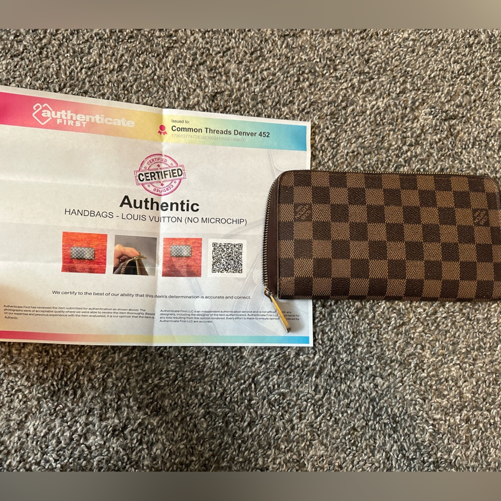 Louis Vuitton zippy wallet
